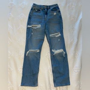 Hi! Selling Hollister Boy friend jeans!